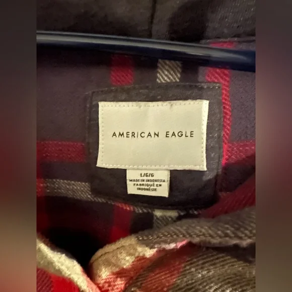 American Eagle Outfitters Red and Black Crop Plaid Flannel Shirt - Picture 3 of 4
